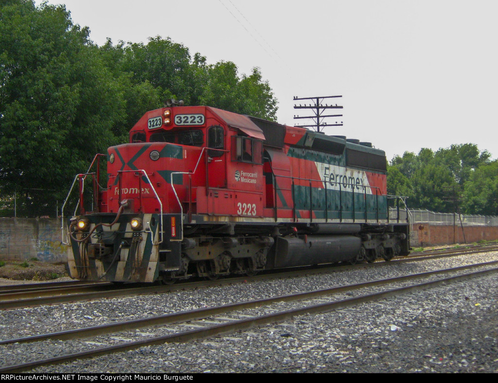 FXE SD40-2 in the yard